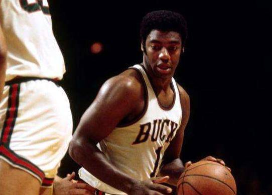 率先坐替补 率先坐替补